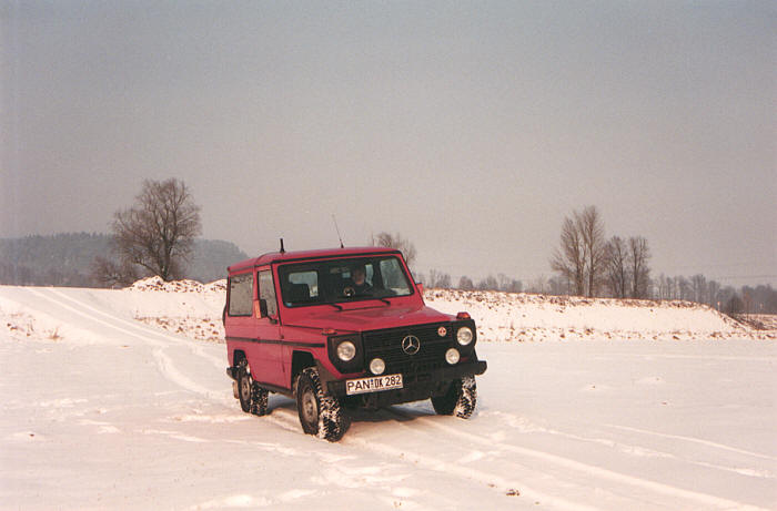 Abb.7 Meßwagen mit GPS-Antenne und -Empfänger